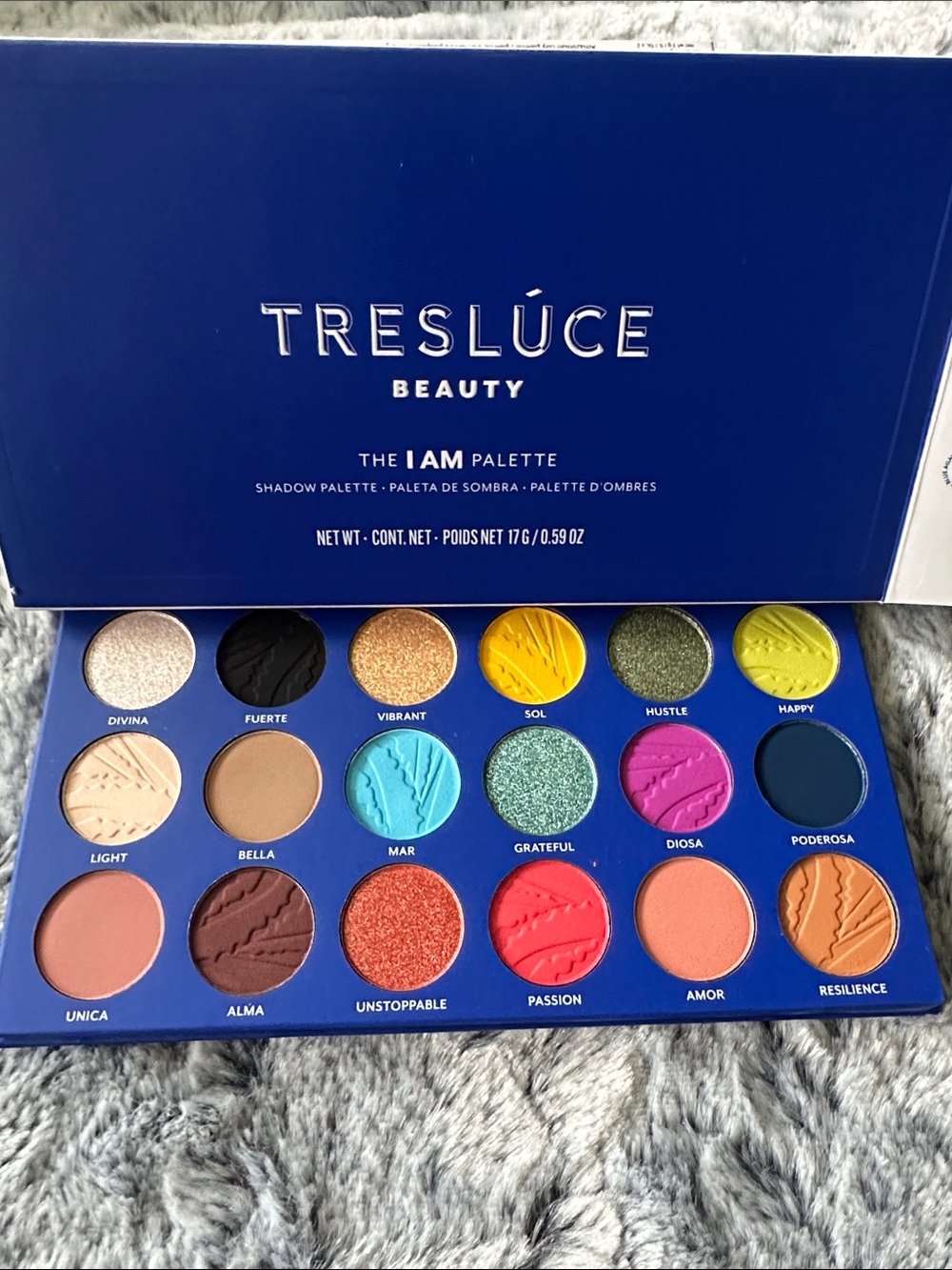 NIB - Treslúce Beauty ‘I AM’ Eyeshadow Palette